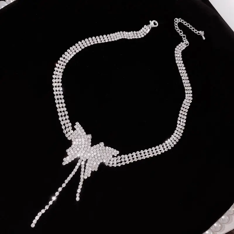 Luxury Choker Necklace with Sparkling Stones