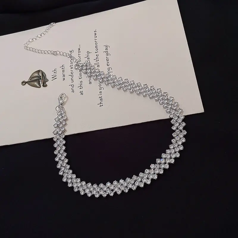 Luxury Choker Necklace with Sparkling Stones