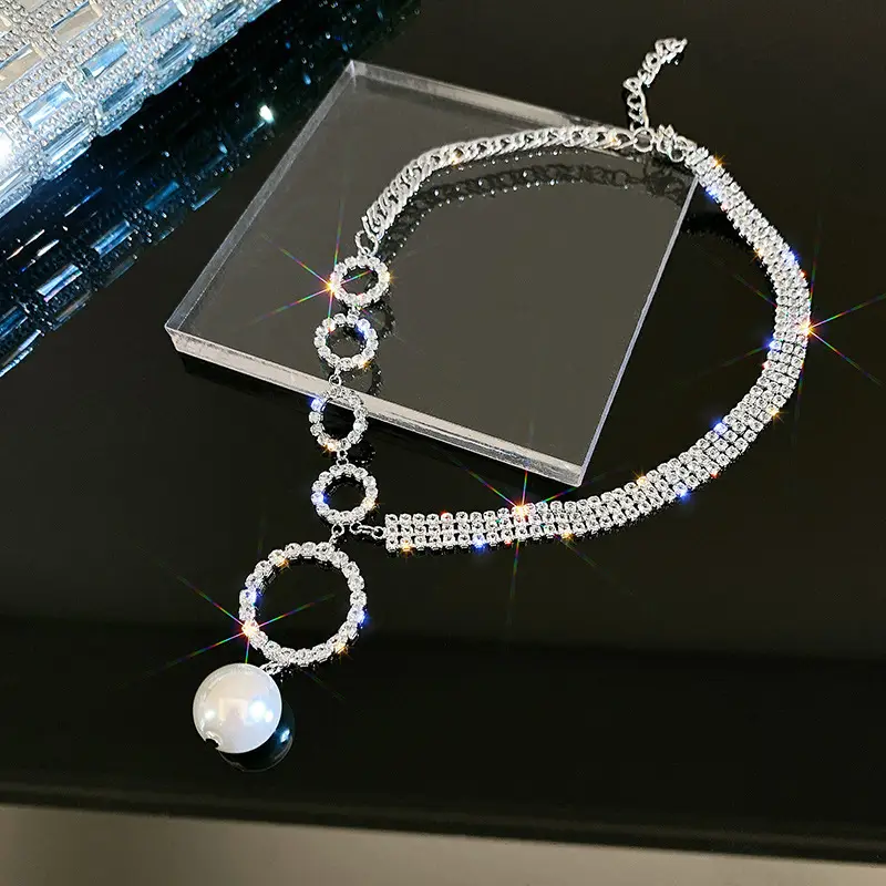 Luxury Choker Necklace with Sparkling Stones