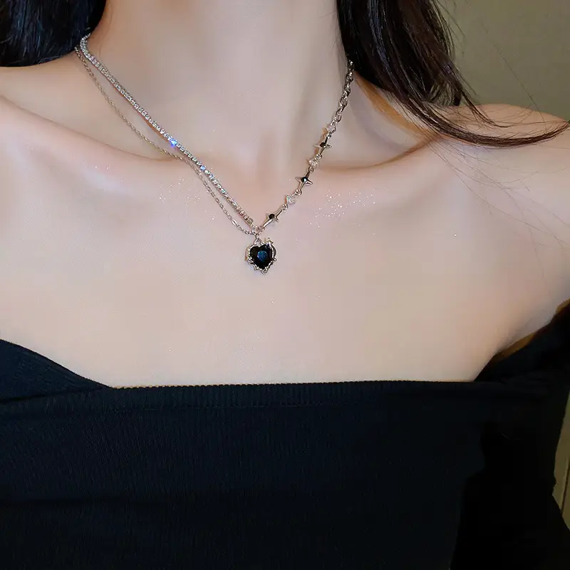 Luxury Choker Necklace with Sparkling Stones