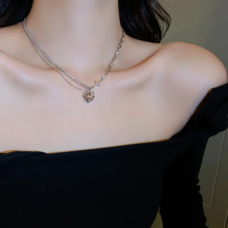 Luxury Choker Necklace with Sparkling Stones
