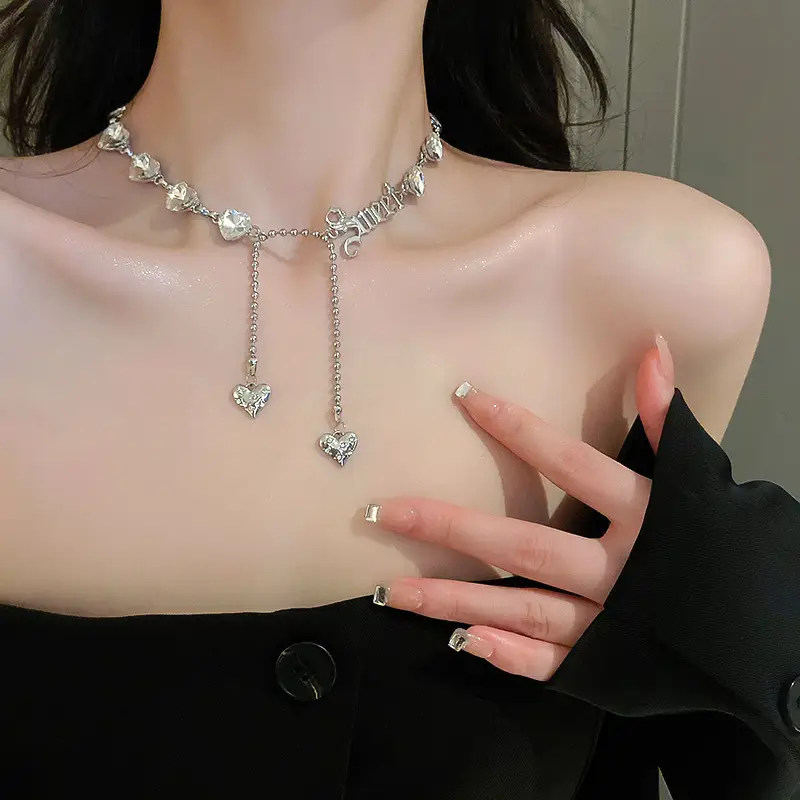 Luxury Choker Necklace with Sparkling Stones