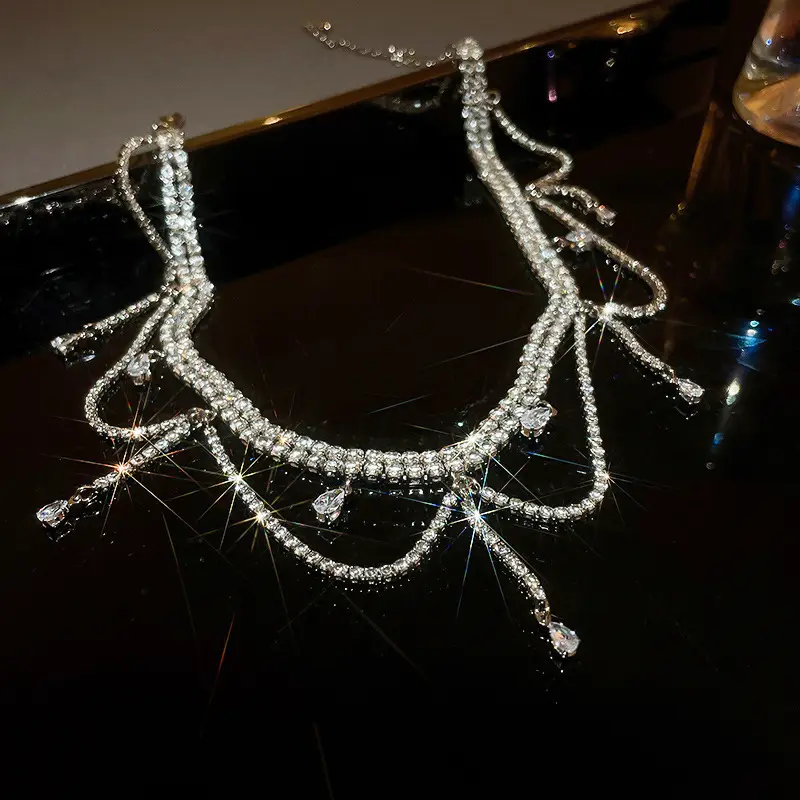 Luxury Choker Necklace with Sparkling Stones