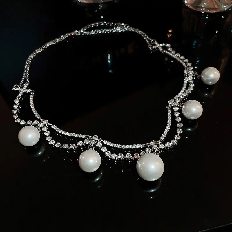 Luxury Choker Necklace with Sparkling Stones