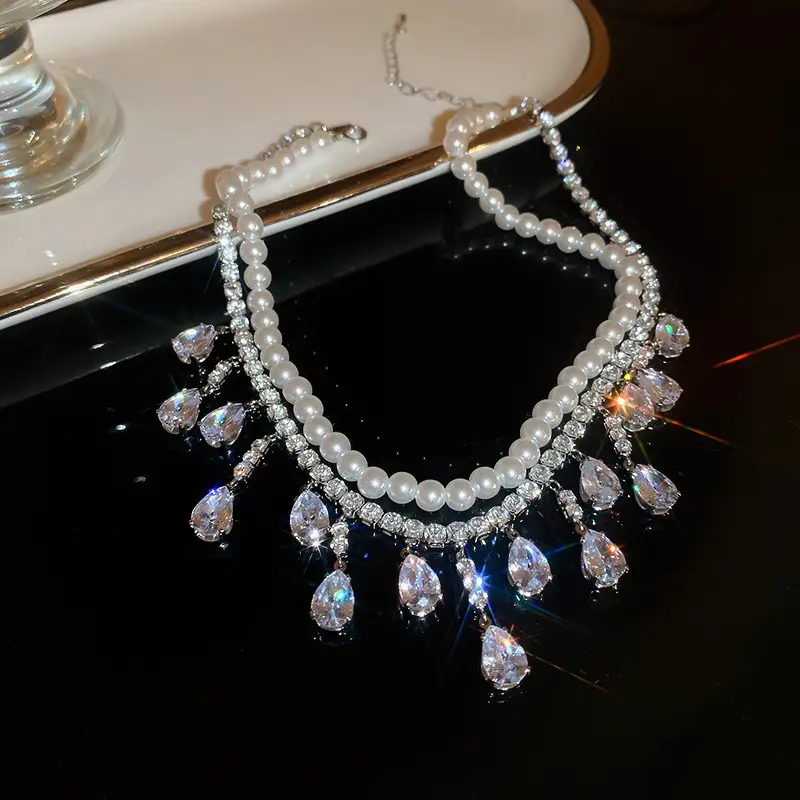 Luxury Choker Necklace with Sparkling Stones