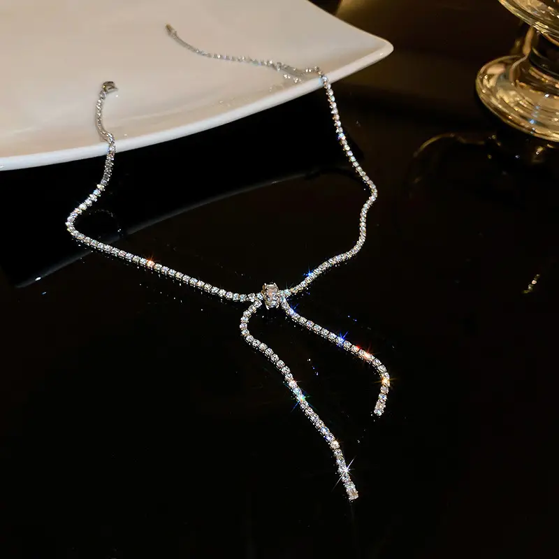 Luxury Choker Necklace with Sparkling Stones