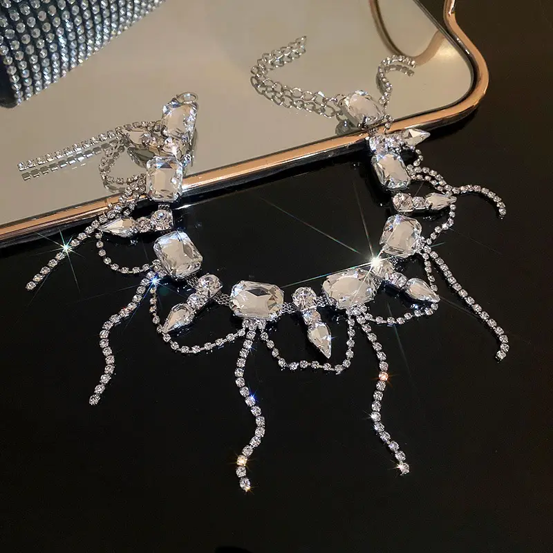 Luxury Choker Necklace with Sparkling Stones