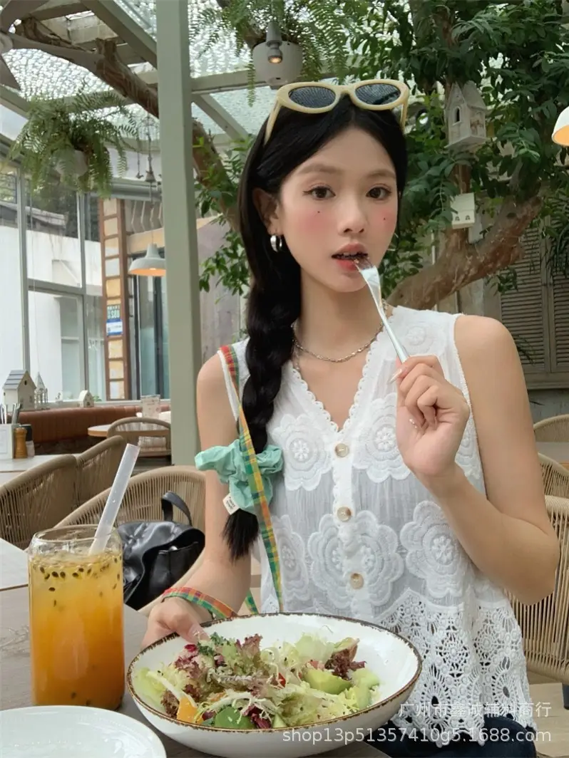 Korean Style Crochet V-Neck Shirt with Embroidered Design - Image 27