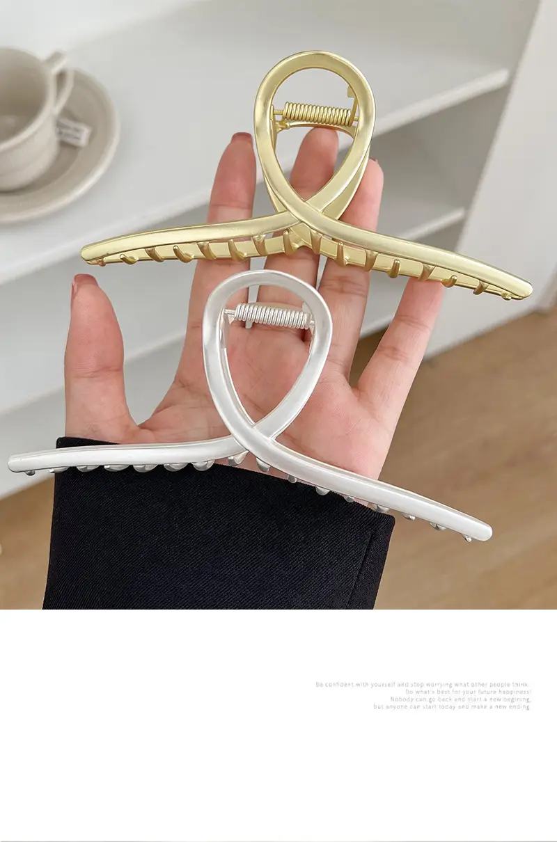 Oversized Metal Hair Clip for Women — feature 7