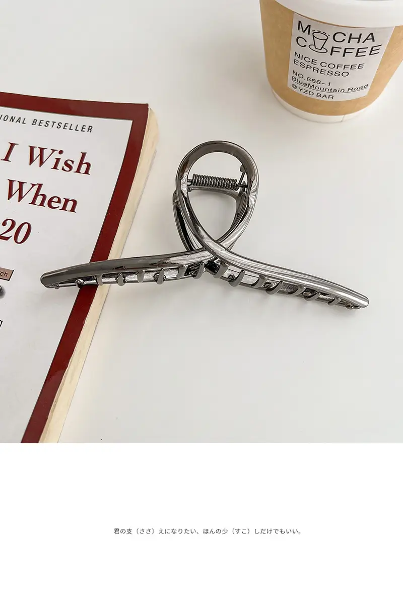 Oversized Metal Hair Clip for Women — feature 8