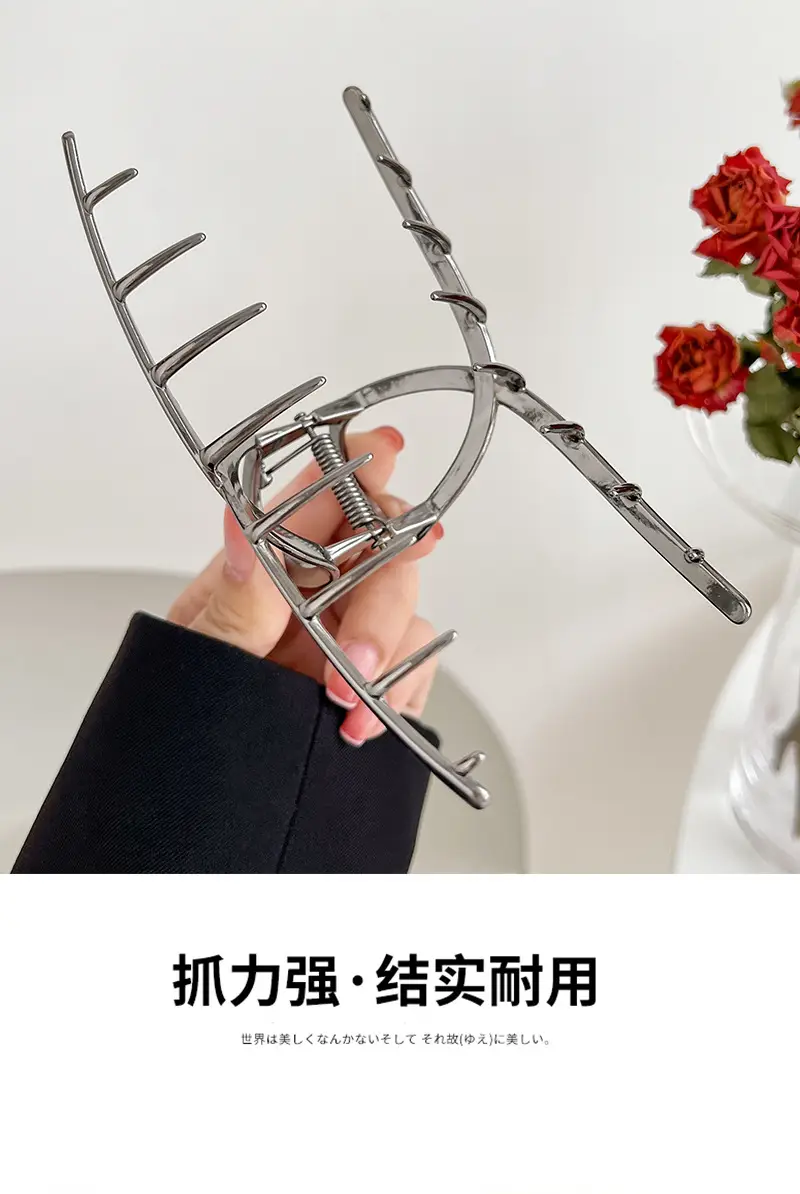 Oversized Metal Hair Clip for Women — feature 9