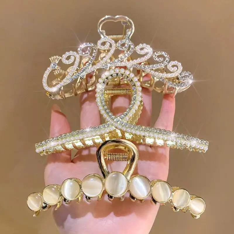 Gold Heart-Shaped Hair Clip for Women - Image 77