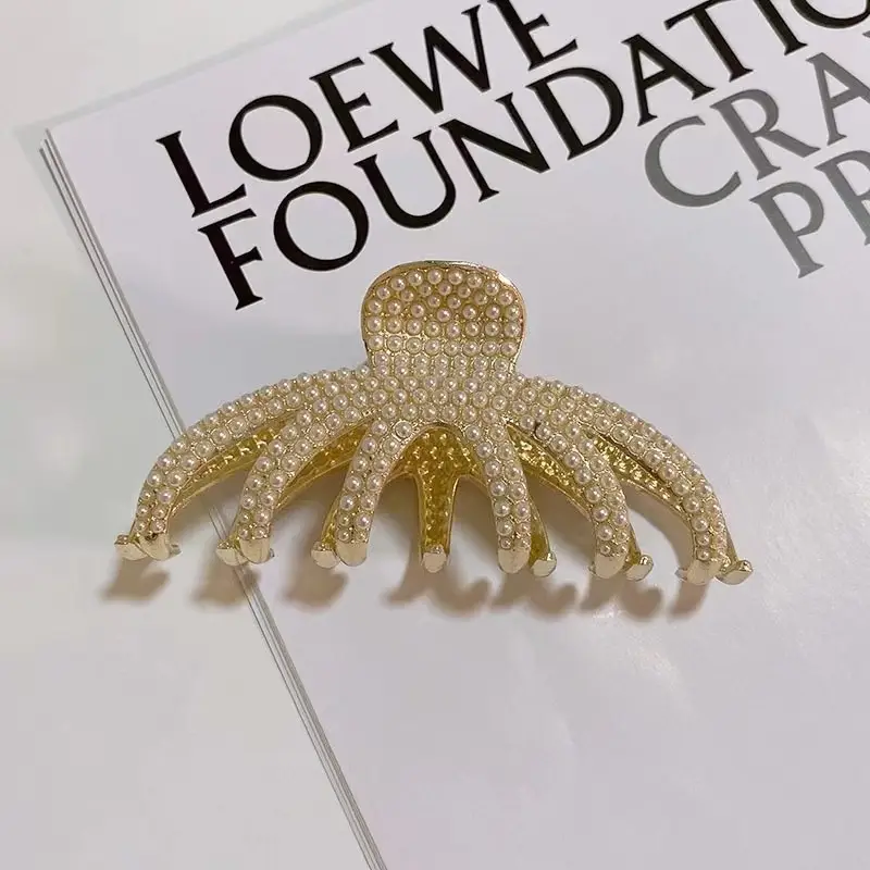 Gold Heart-Shaped Hair Clip for Women — feature 19