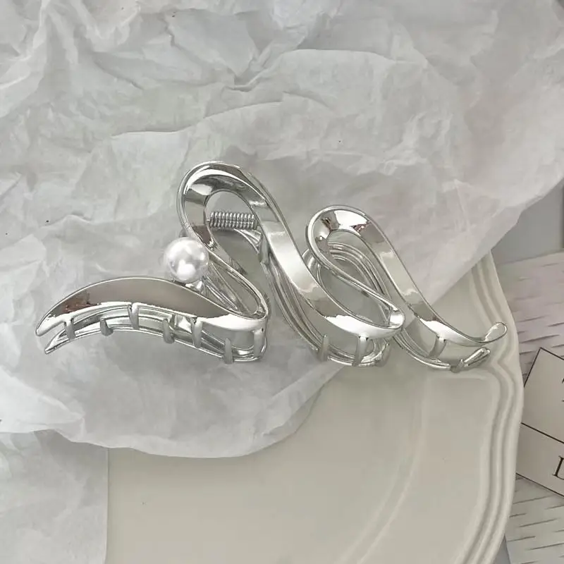 Gold Heart-Shaped Hair Clip for Women — feature 37