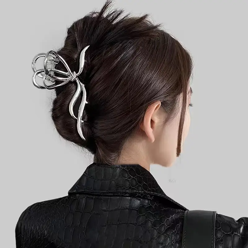 Gold Heart-Shaped Hair Clip for Women — feature 4