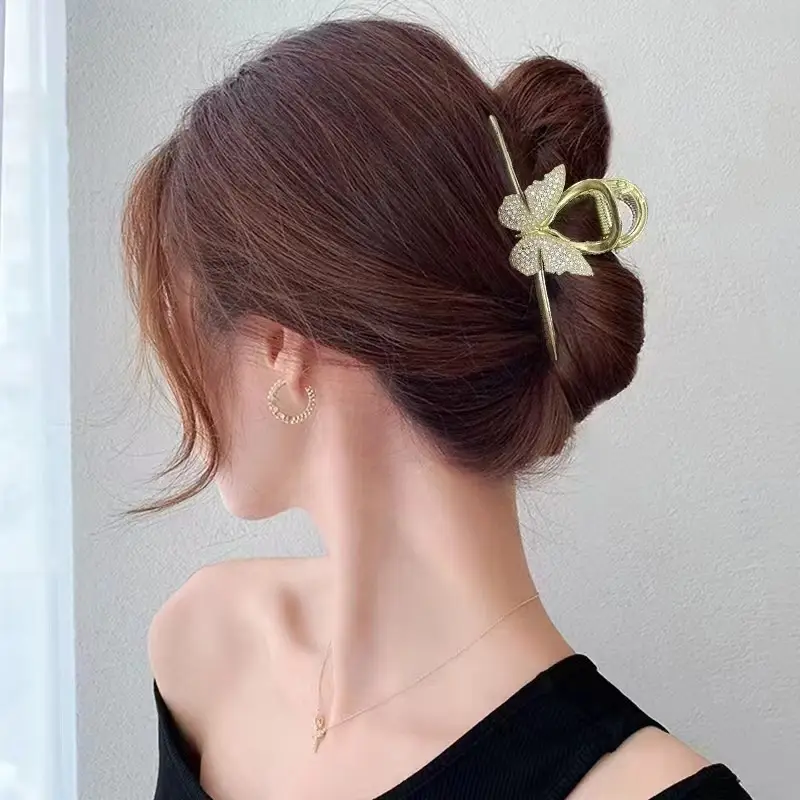 Gold Heart-Shaped Hair Clip for Women — feature 7