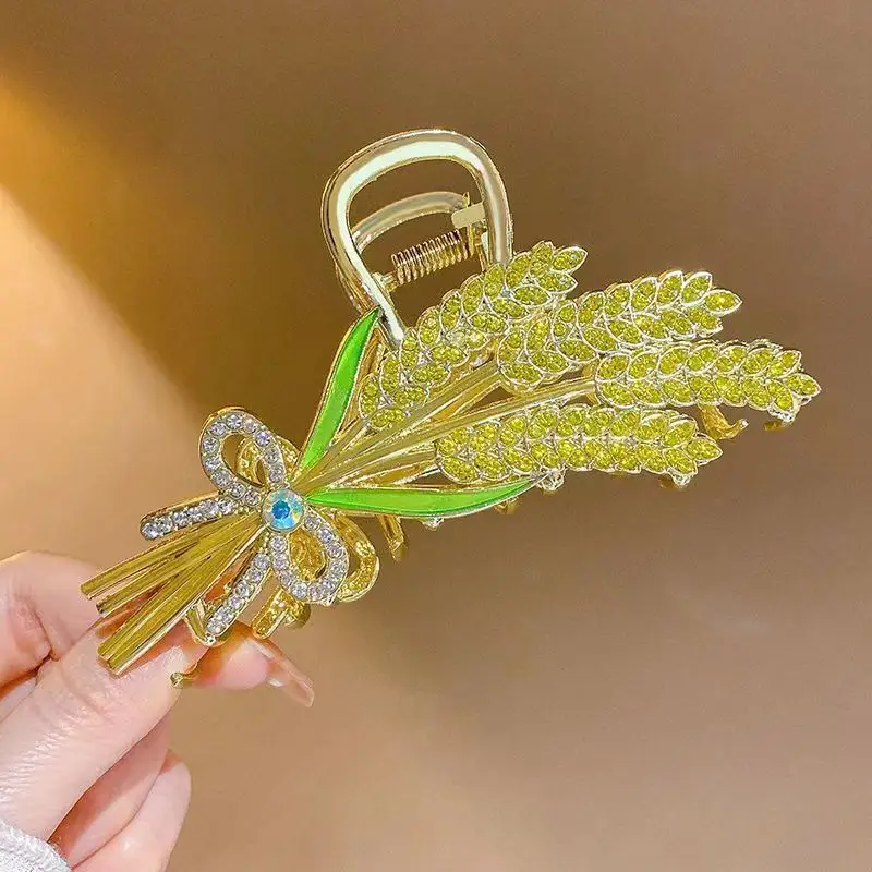 Gold Heart-Shaped Hair Clip for Women — feature 9