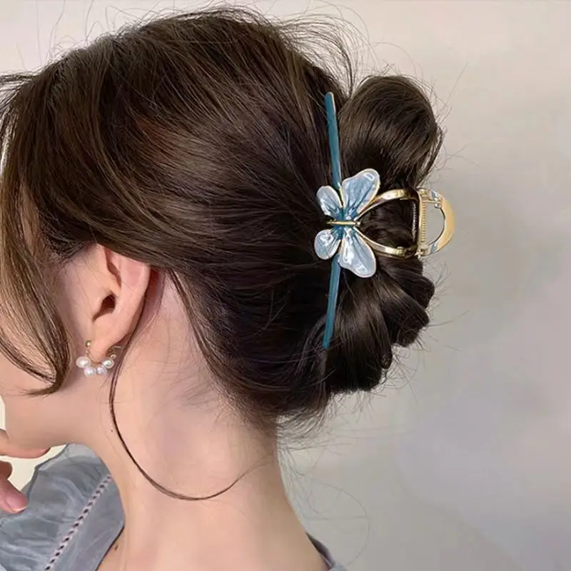 Gold Heart-Shaped Hair Clip for Women - Image 17