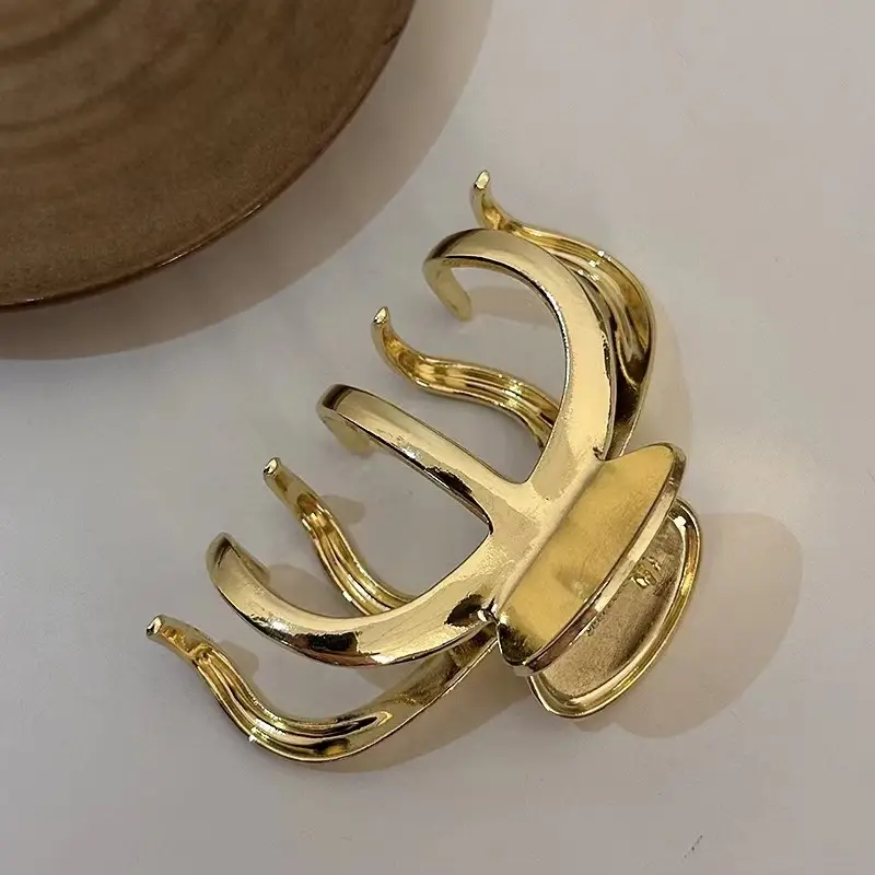 Gold Heart-Shaped Hair Clip for Women — feature 25