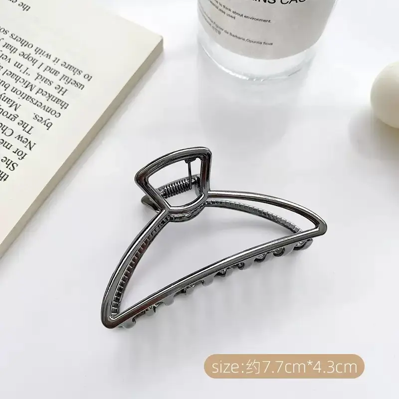 Gold Heart-Shaped Hair Clip for Women - Image 6