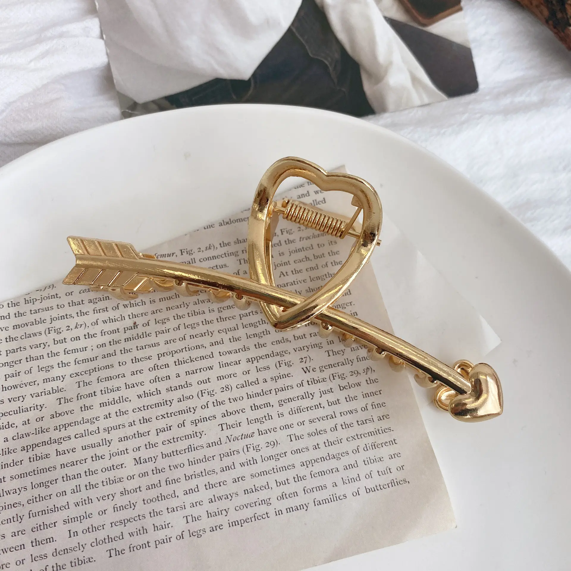 Metal Grab Clip Piercing Heart with One Arrow