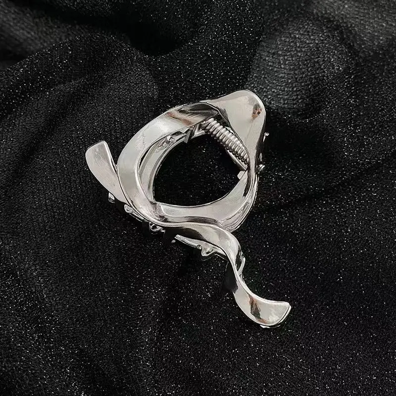 Gold Heart-Shaped Hair Clip for Women - Image 40