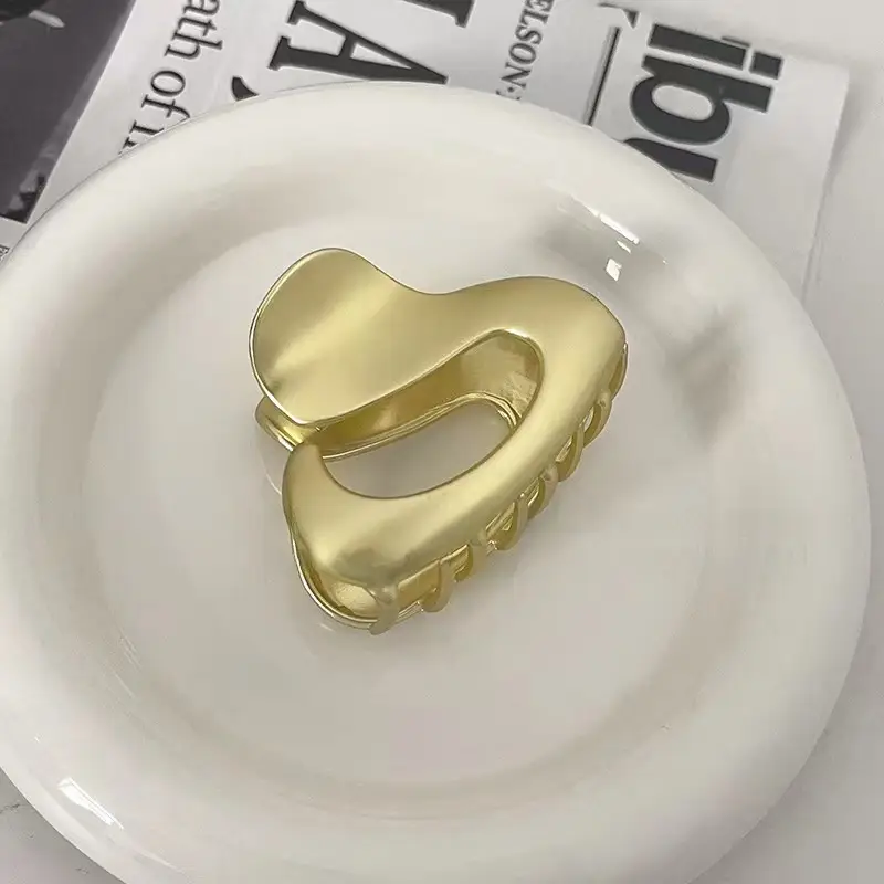 Gold Heart-Shaped Hair Clip for Women - Image 44