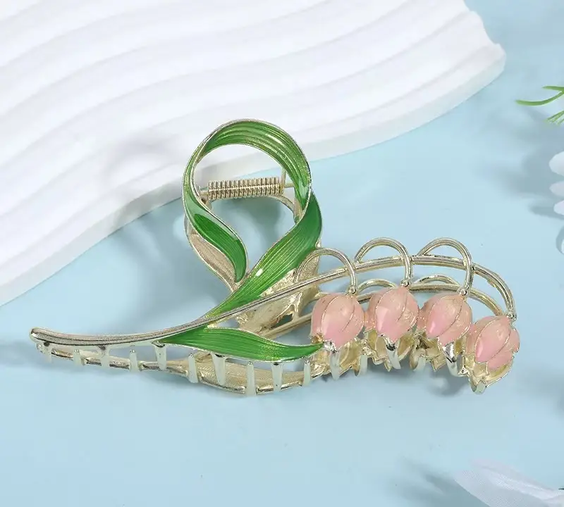 Gold Heart-Shaped Hair Clip for Women - Image 46