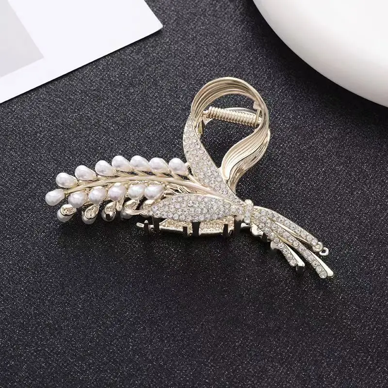 Gold Heart-Shaped Hair Clip for Women - Image 48