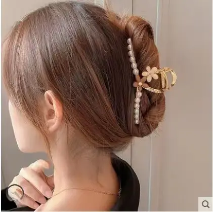 Gold Heart-Shaped Hair Clip for Women - Image 51
