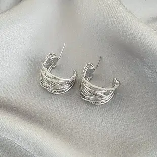 Korean Roman Numeral Earrings for Men — feature 1