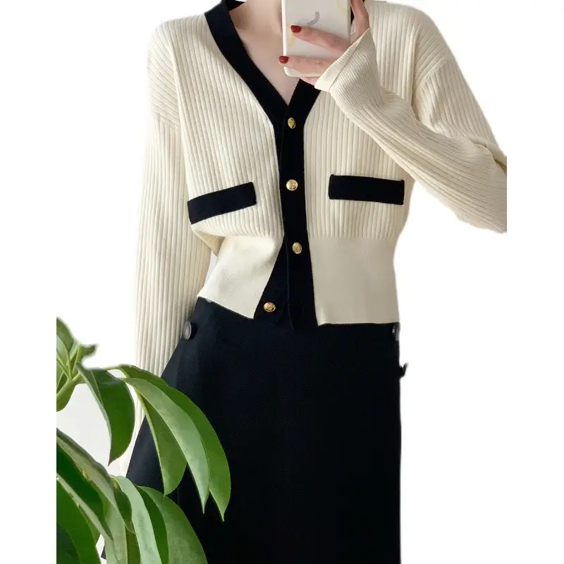 Women's Black V-Neck Knitted Sweater Cardigan - Image 5