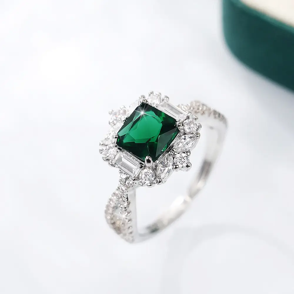 Luxury Emerald Zircon Wedding Ring with Diamond Set