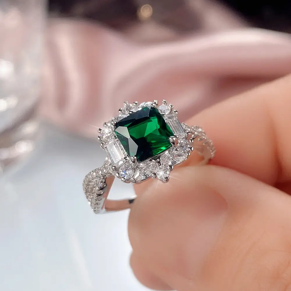 Luxury Emerald Zircon Wedding Ring with Diamond Set