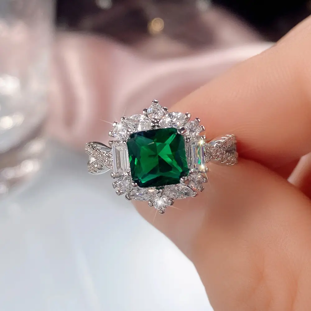 Luxury Emerald Zircon Wedding Ring with Diamond Set