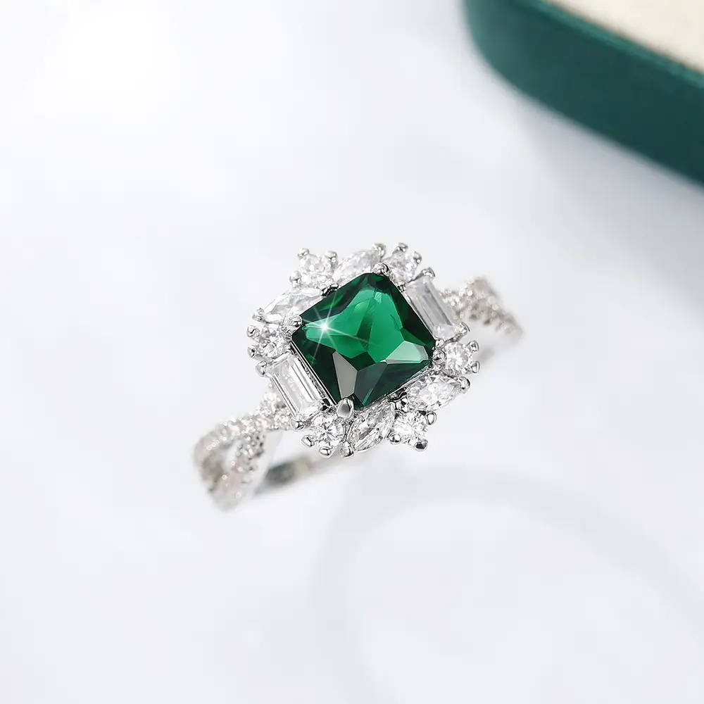 Luxury Emerald Zircon Wedding Ring with Diamond Set — feature 7