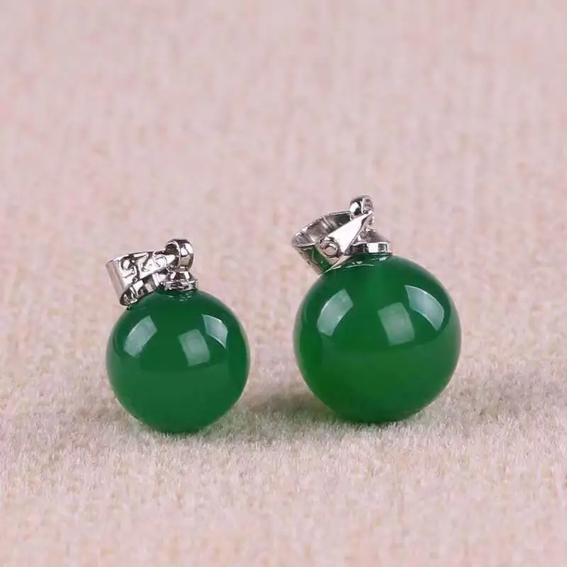 Green Agate Pendant with Silver Chain & Clasp - Image 2