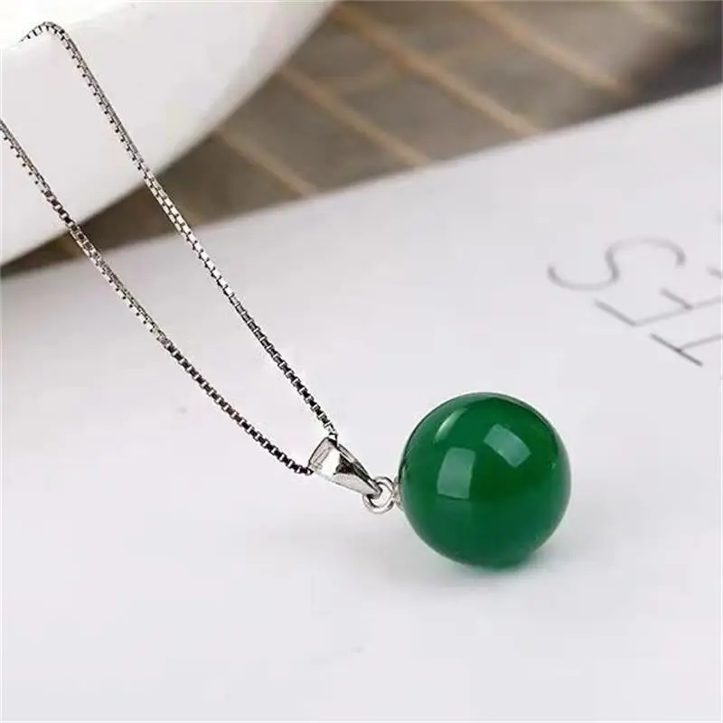 Green Agate Pendant with Silver Chain & Clasp - Image 4