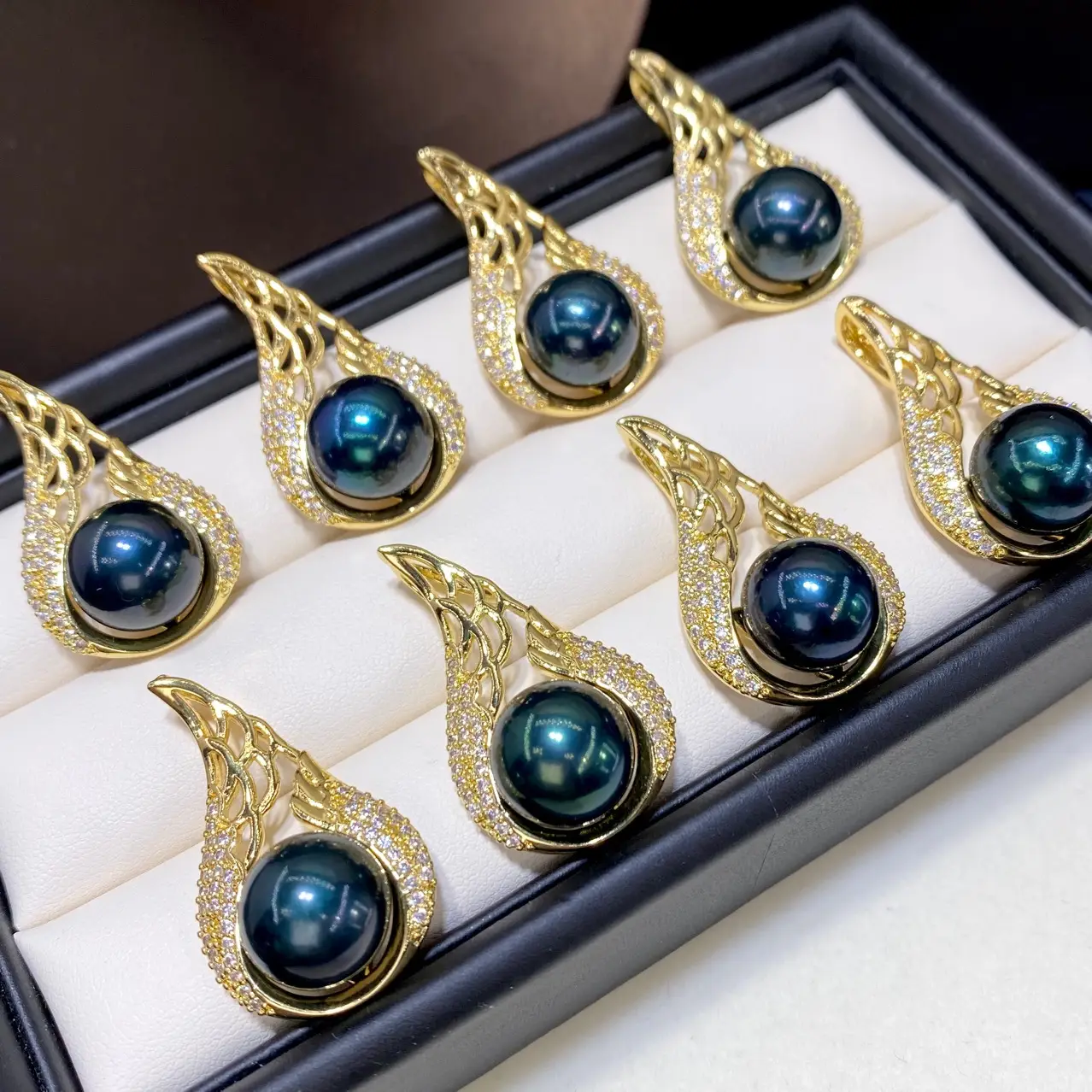 Gold Injection Pearl Necklace with Round Beads - Image 3