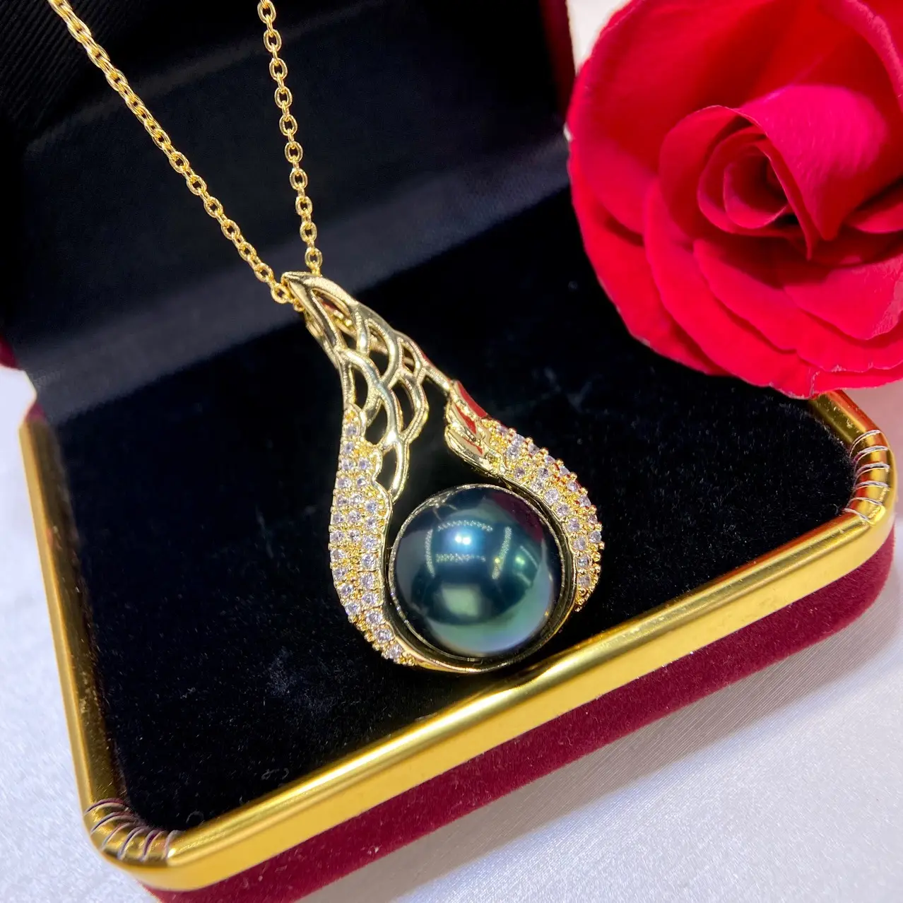 Gold Injection Pearl Necklace with Round Beads - Image 4