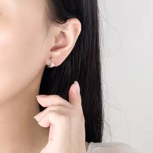 Pearl & Diamond Earrings Wind Net Red Geometric Design — feature 2