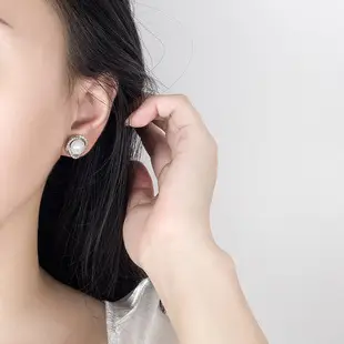 Pearl & Diamond Earrings Wind Net Red Geometric Design — feature 4