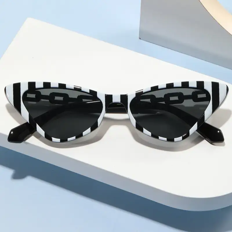 Red Triangle Metal Chain Sunglasses for Men Women - Image 11