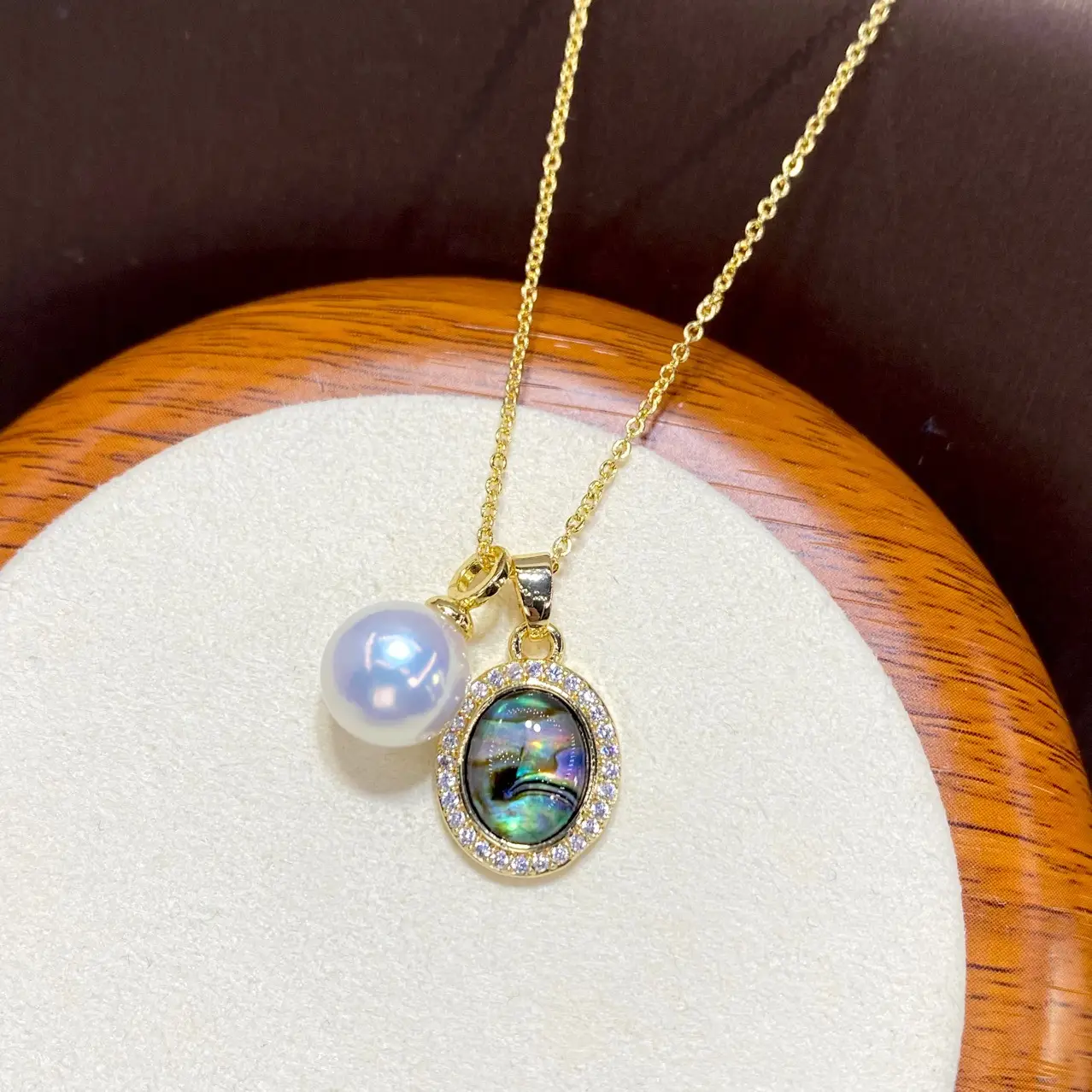 New Gold Abalone Pearl Necklace with 18K Gold Plated Pendant — feature 11