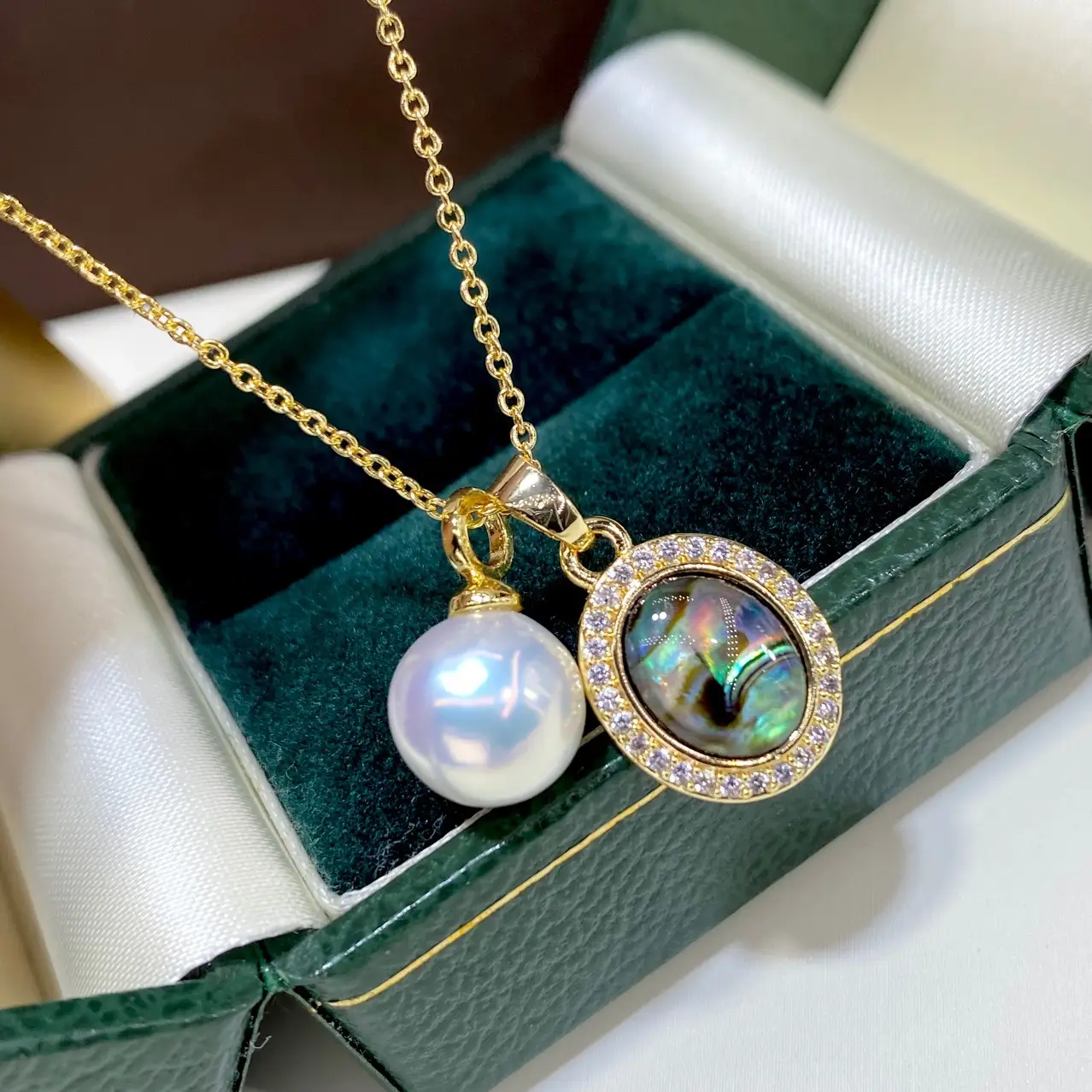 New Gold Abalone Pearl Necklace with 18K Gold Plated Pendant — feature 4
