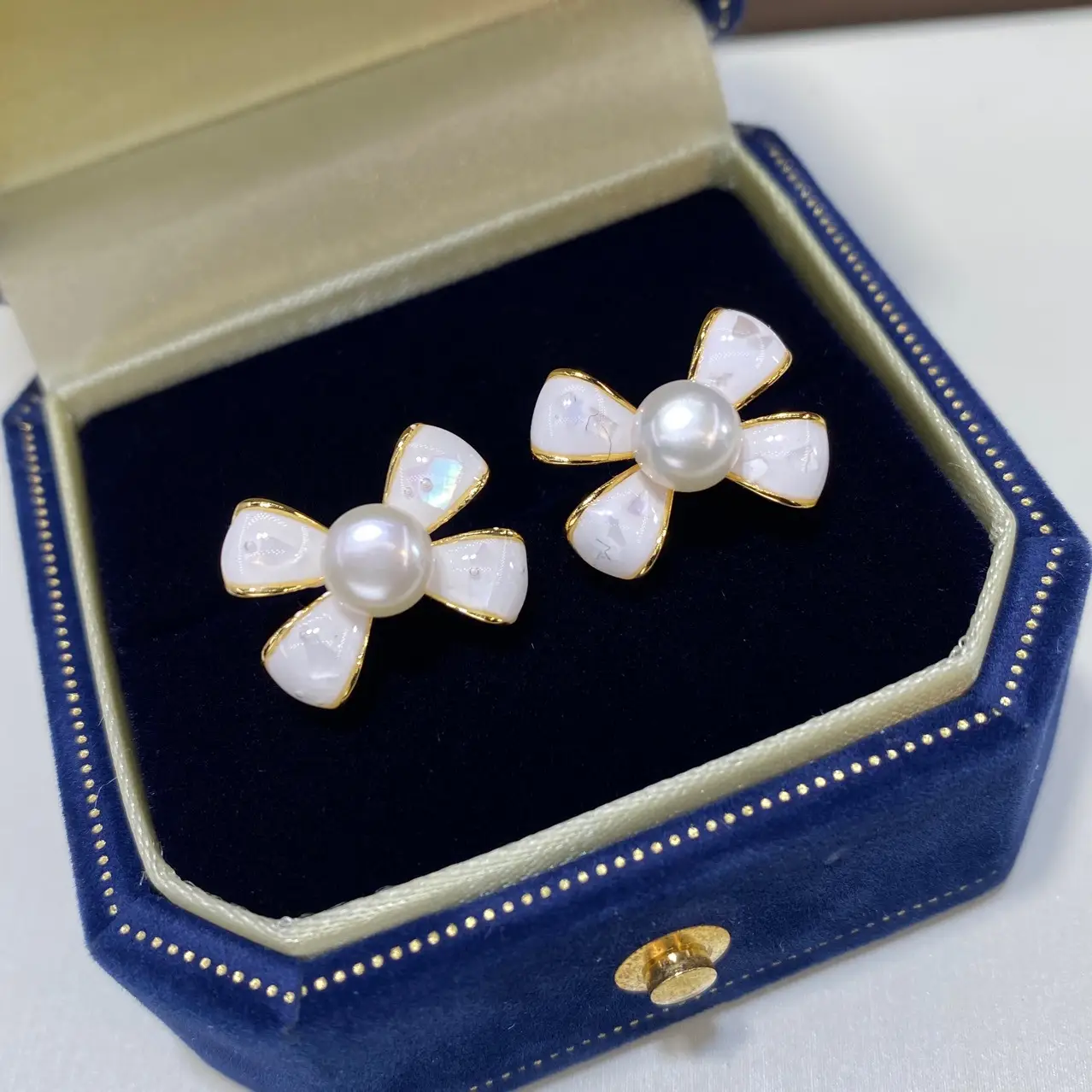 New Simple Natural Pearl Earrings 6mm 18K Gold