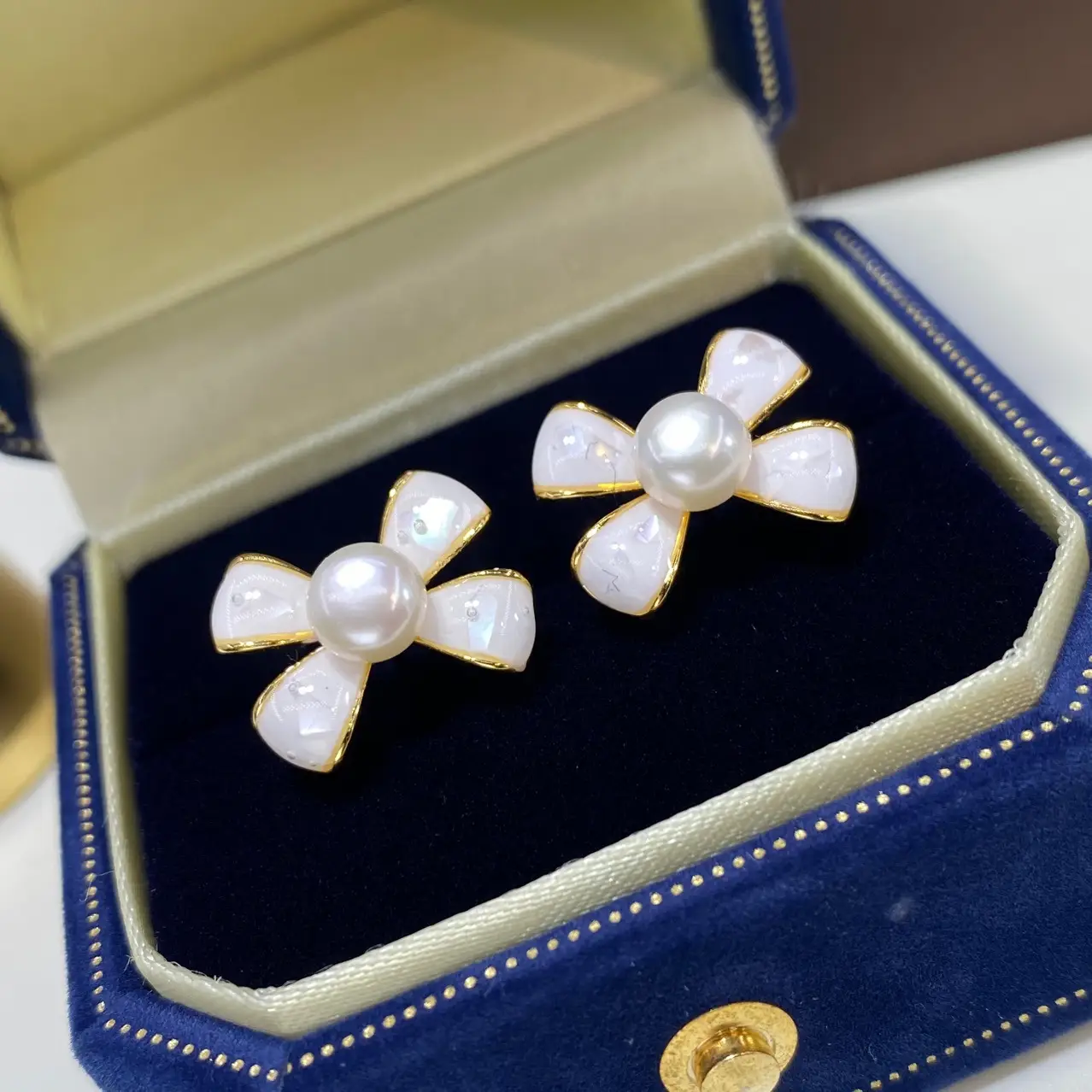 New Simple Natural Pearl Earrings 6mm 18K Gold