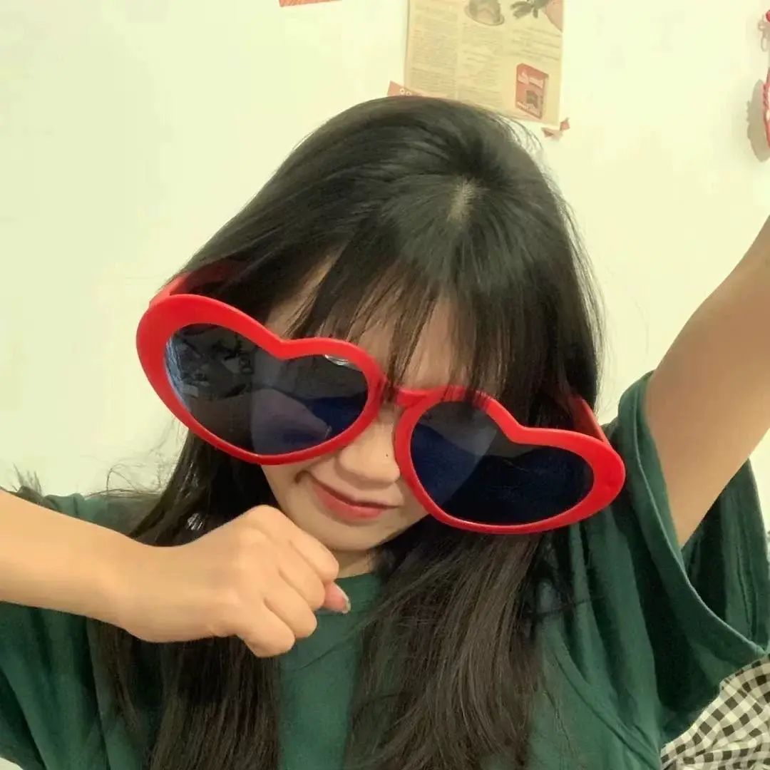 Heart-Shaped Sunglasses for Women Yellow Extra Large — feature 11
