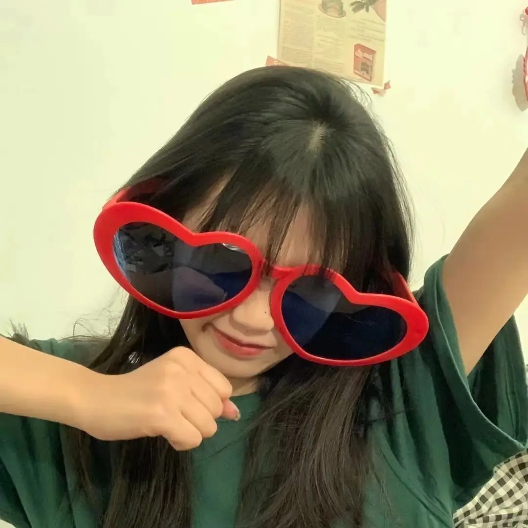 Heart-Shaped Sunglasses for Women Yellow Extra Large - Image 3