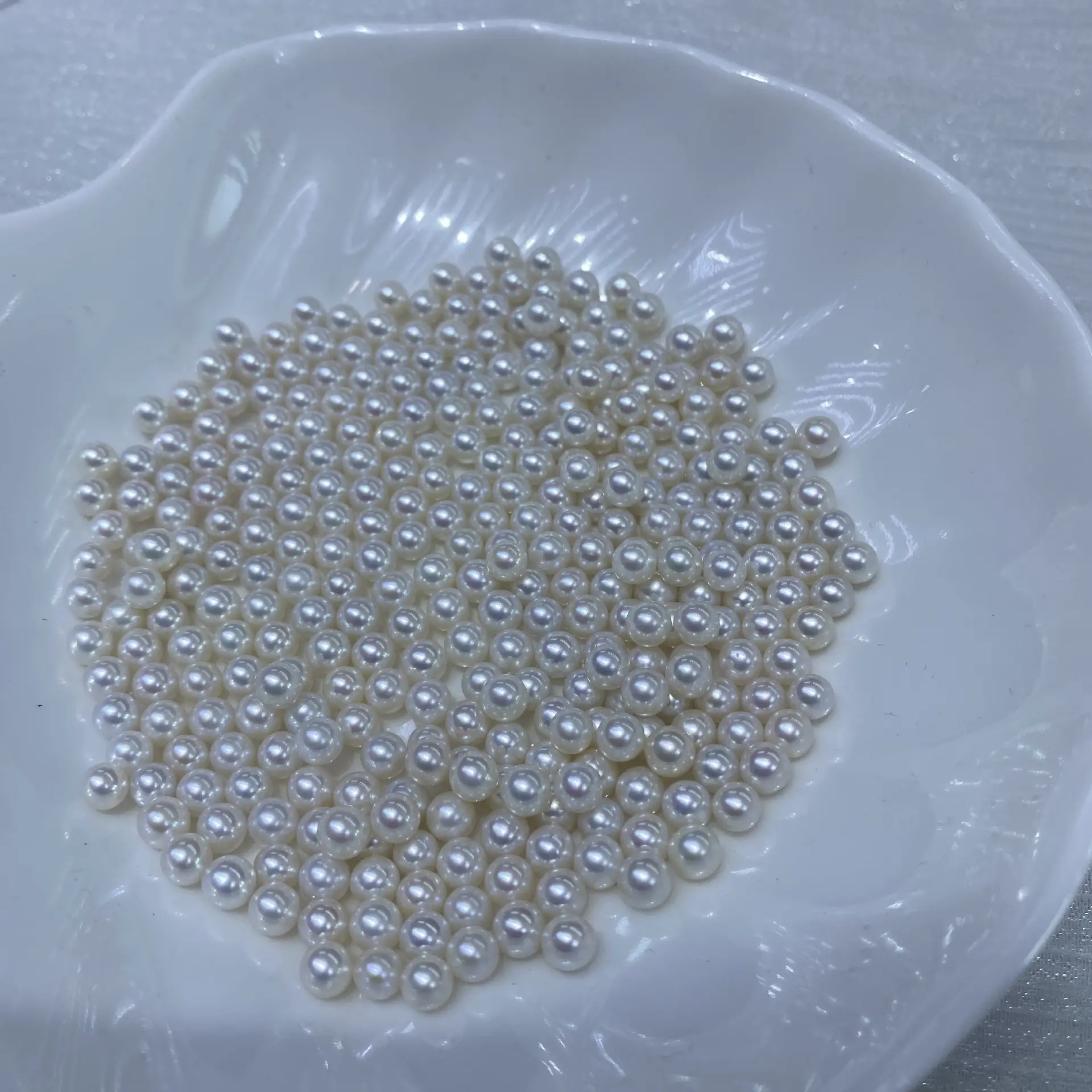 Freshwater Pearl Akoya White Transparent Round Beads - Image 2